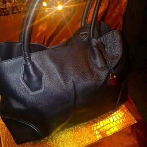 NEW JUST FAB HAND BAG.COLOR BLACK AND GOLD